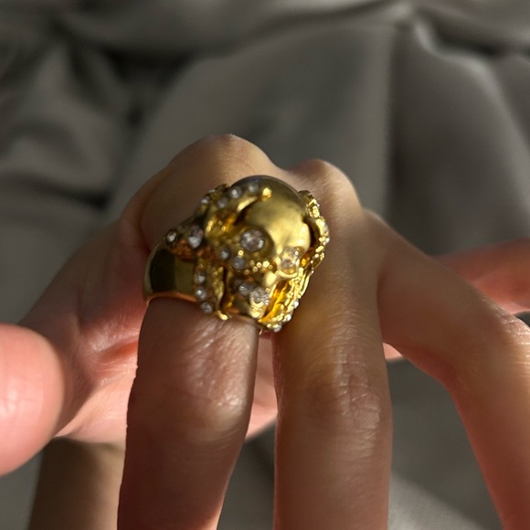 Alexander McQueen Starfish Skull Gold Ring- Size 11 (sizing chart in pics) - Picture 3 of 8